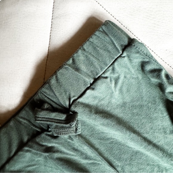 Kate Quinn • Bloomer - Picture 2 of 4